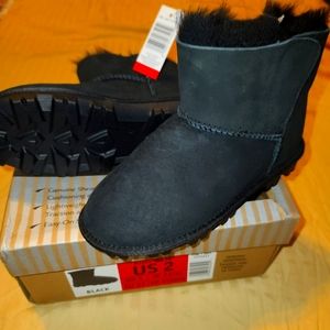 Kirkland signature stealing boot kids size 2 NWT